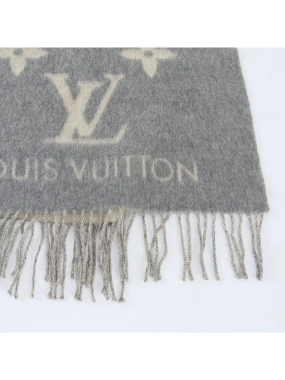 Louis Vuitton Tag Echarpe Reykjavik Cashmere 100% Monogram Fringe Scarf Gray
